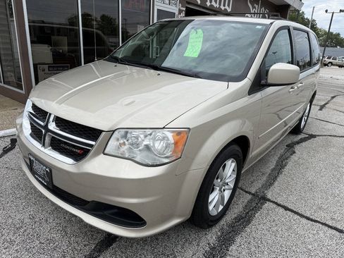 Used 2014 Dodge Grand Caravan SXT FWD image 1