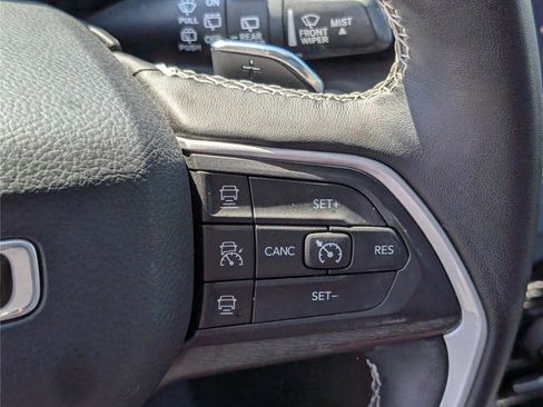 Used 2022 Jeep Grand Cherokee L Limited AWD/4WD image 28