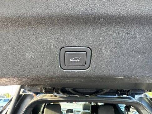 Used 2023 GMC Yukon XL AT4 w/ AT4 Premium Package AWD/4WD image 24