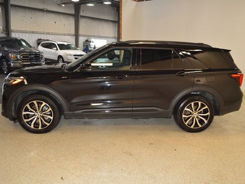 Certified 2025 Ford Explorer ST-Line image 6