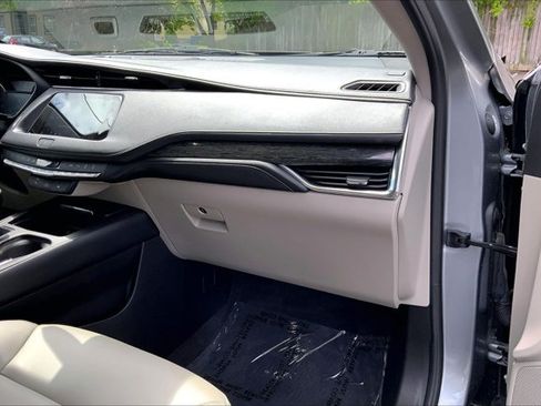 Used 2023 Cadillac XT4 Premium Luxury AWD/4WD image 16