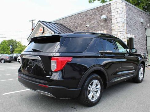 Used 2020 Ford Explorer XLT w/ Equipment Group 202A AWD/4WD image 5