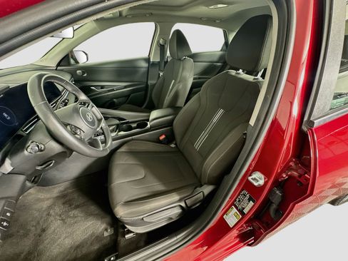 Used 2025 Hyundai Elantra SEL FWD image 13