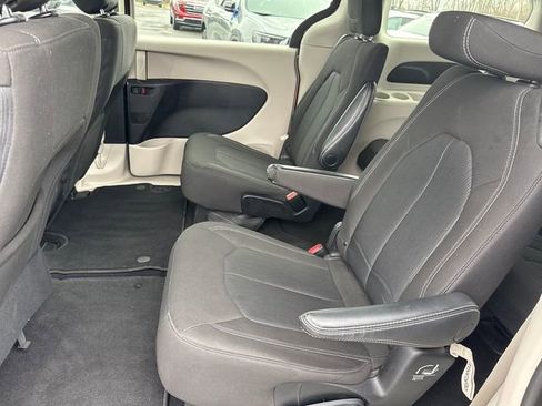 Used 2023 Chrysler Voyager LX image 22