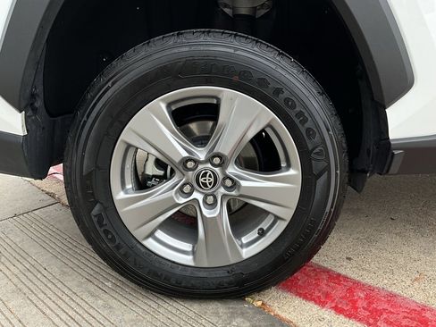 Used 2025 Toyota RAV4 XLE image 9