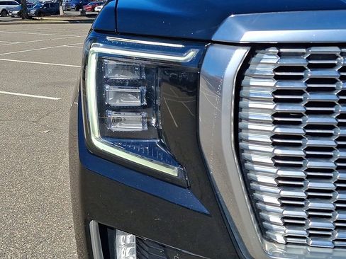 Used 2022 GMC Yukon XL Denali image 12