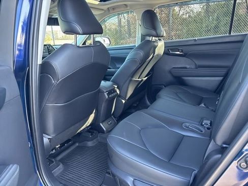 Used 2021 Toyota Highlander XLE image 14