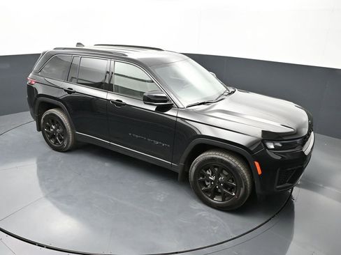 New 2026 Jeep Grand Cherokee Altitude AWD/4WD image 36
