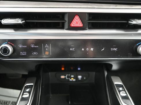 Certified 2025 Kia Sorento X-Line EX AWD/4WD image 21