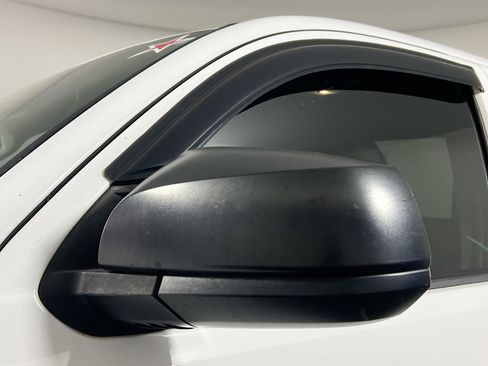 Used 2018 Toyota Tacoma SR image 12