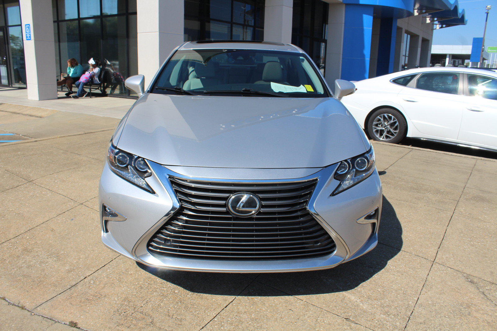 Used 2017 Lexus ES 350 w/ Luxury Package FWD image 2