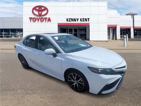 Used 2023 Toyota Camry SE w/ Cold Weather Package FWD image 1