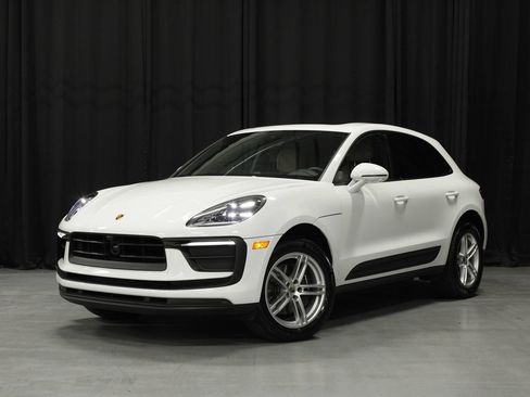 Certified 2025 Porsche Macan AWD/4WD image 1