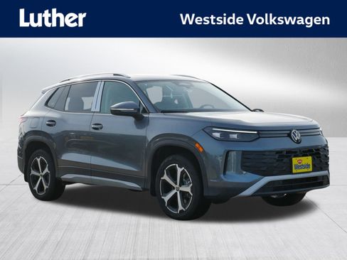 New 2026 Volkswagen Tiguan SE image 1