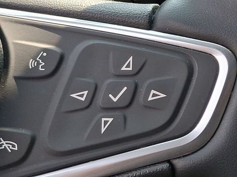 Used 2023 Chevrolet Equinox Premier AWD/4WD image 23