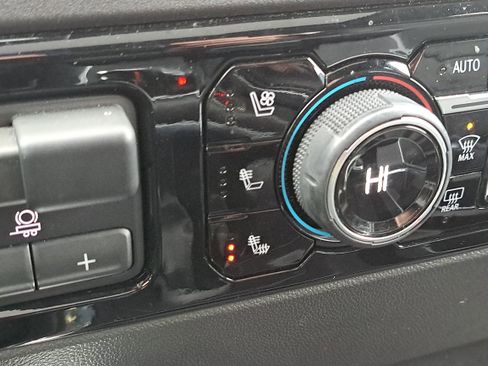 Certified 2025 Chevrolet Silverado 1500 LTZ w/ Technology Package image 22