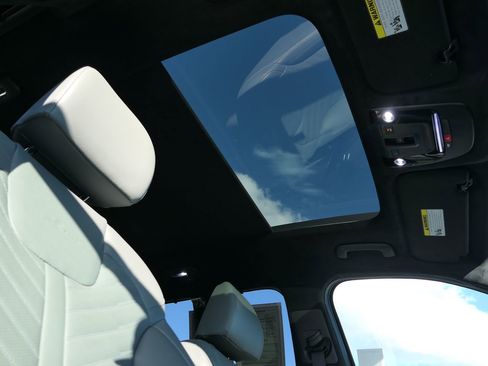 Certified 2024 Kia Sorento SX Prestige w/ Sage Leather Package image 29