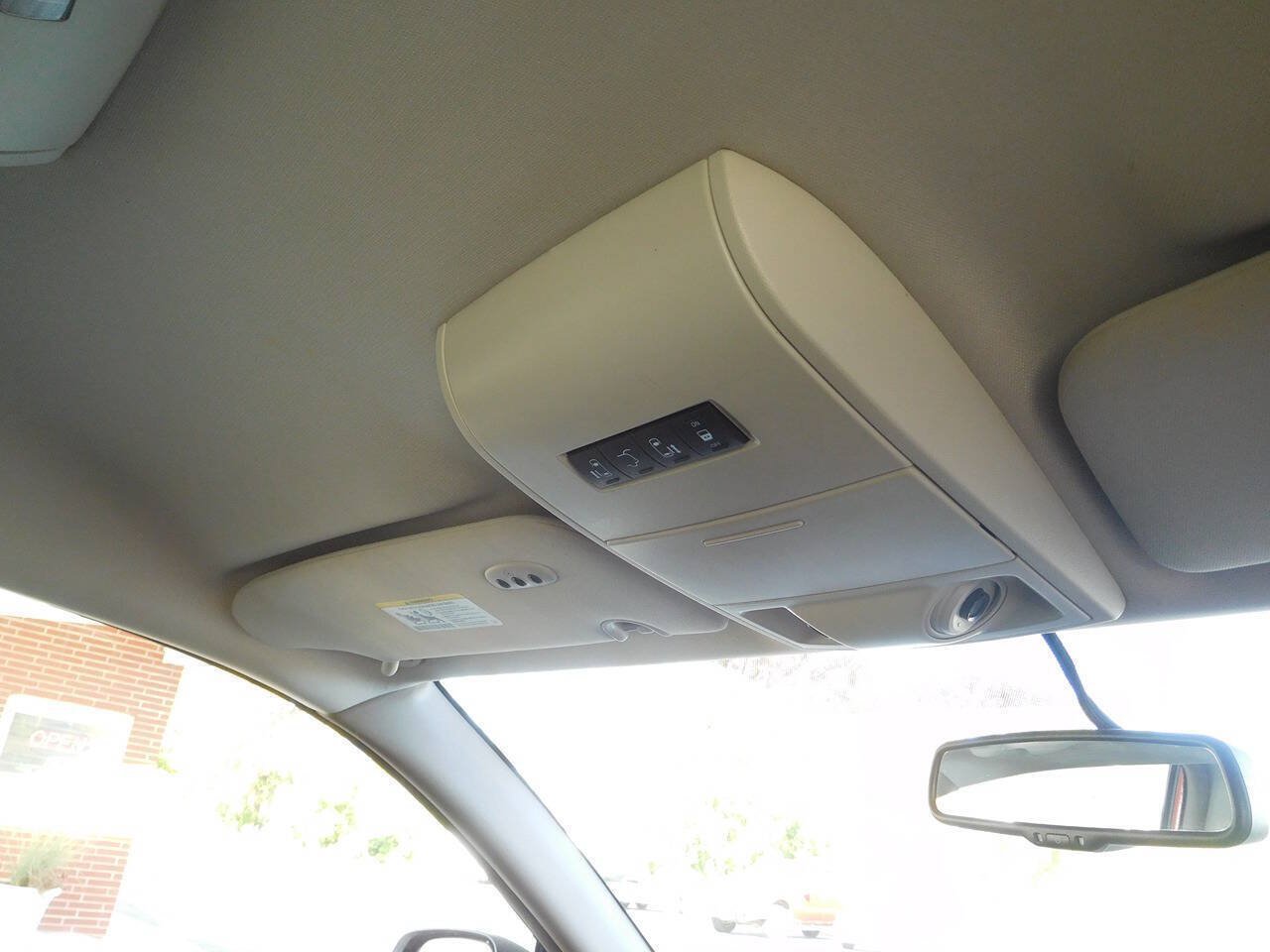 Used 2016 Chrysler Town & Country Touring w/ Driver Convenience Group FWD image 19