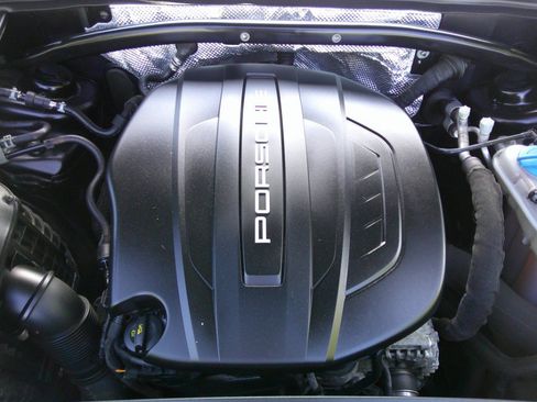 Used 2017 Porsche Macan AWD/4WD image 76