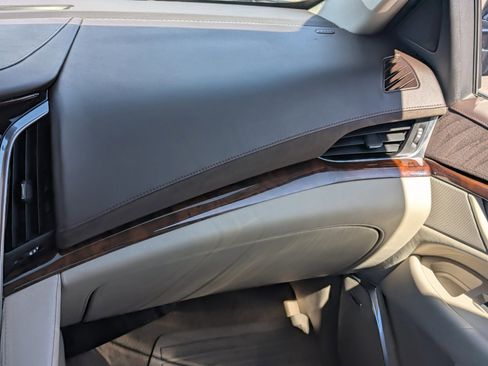 Used 2016 Cadillac Escalade Luxury image 18