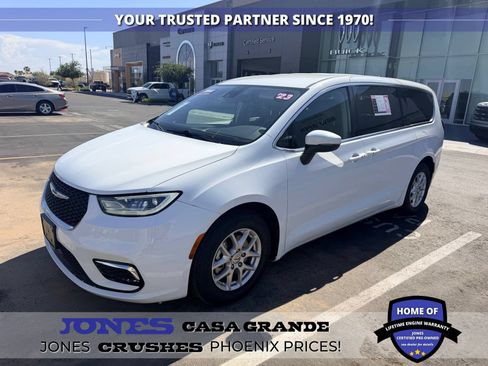 Used 2023 Chrysler Pacifica Touring-L FWD image 1