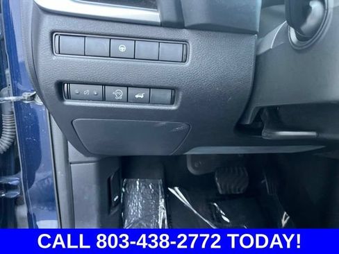 Used 2024 Nissan Rogue SV FWD image 28