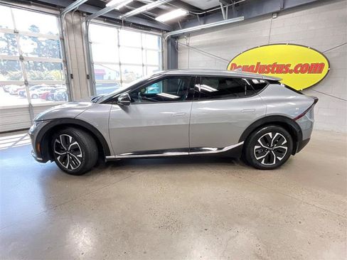 Used 2023 Kia EV6 Wind RWD image 2