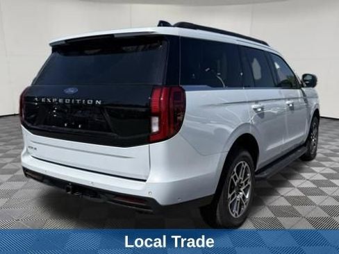 Used 2025 Ford Expedition Active AWD/4WD image 5