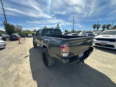 Used 2021 Toyota Tacoma TRD Sport w/ TRD Premium Sport Package AWD/4WD image 6