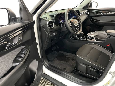 Used 2024 Chevrolet TrailBlazer LS w/ LS Convenience Package FWD image 19