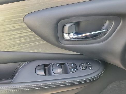 Used 2018 Nissan Murano S FWD image 16