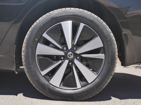 Certified 2022 Nissan Altima 2.5 SV w/ SV Premium Package AWD/4WD image 14