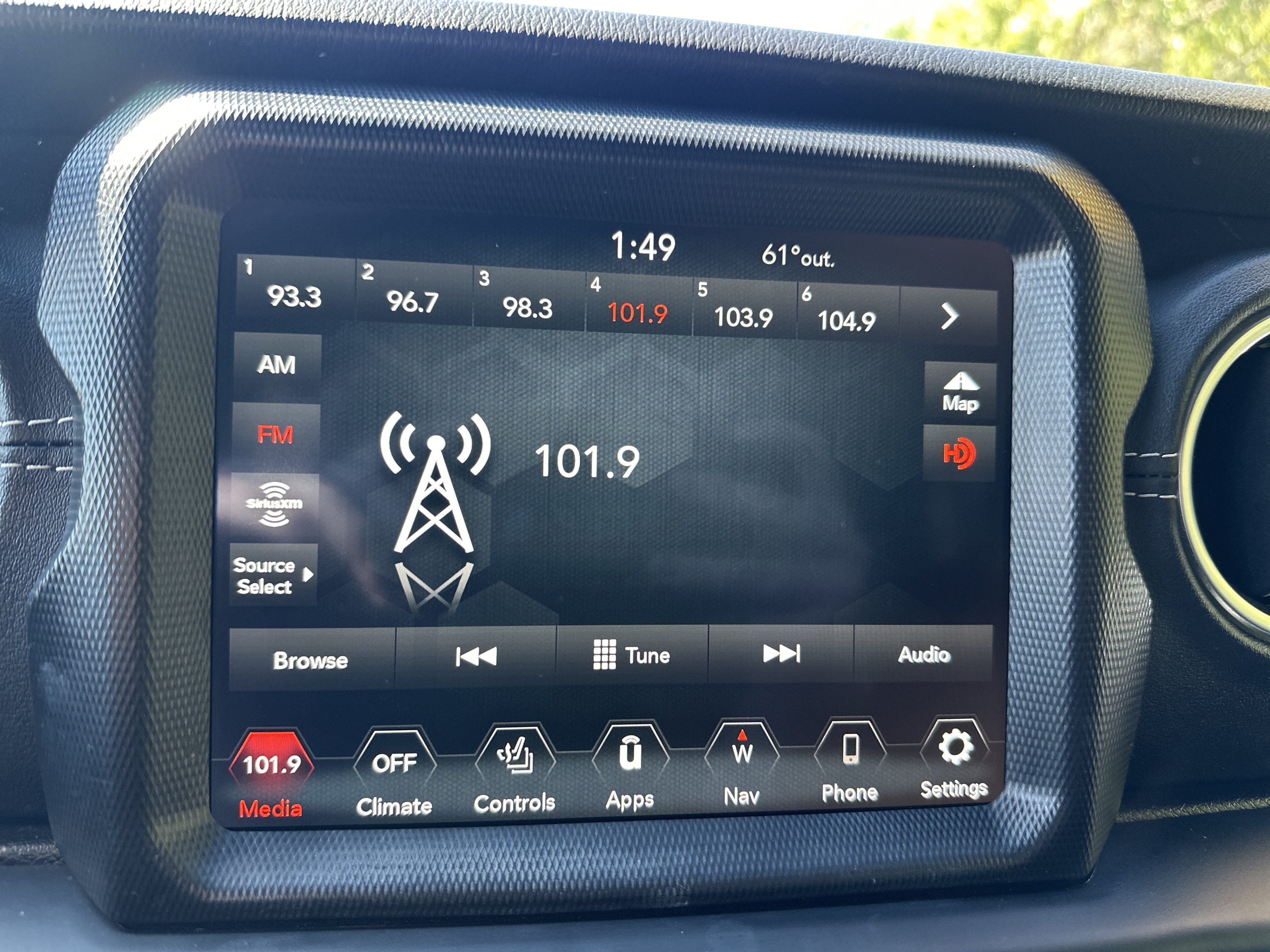 Used 2021 Jeep Wrangler Unlimited Sahara w/ Cold Weather Group AWD/4WD image 14
