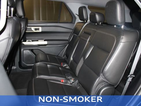 Certified 2022 Ford Explorer XLT w/ Equipment Group 202A image 18