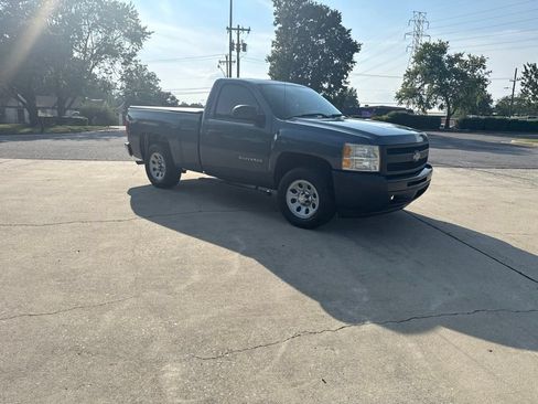 Used 2011 Chevrolet Silverado 1500 W/T RWD image 2