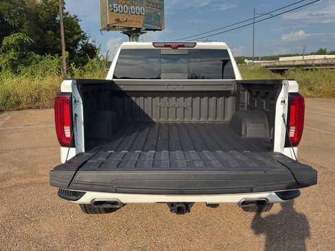 Used 2022 GMC Sierra 1500 AT4 w/ AT4 Premium Package AWD/4WD image 3