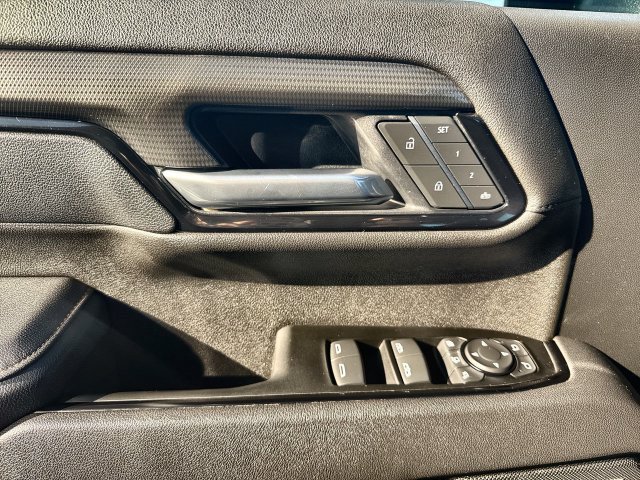 Used 2025 GMC Sierra 3500 AT4 w/ AT4 Premium Plus Package AWD/4WD image 13