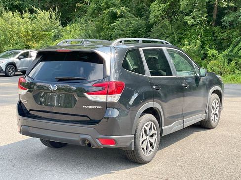 Used 2023 Subaru Forester Premium AWD/4WD image 5