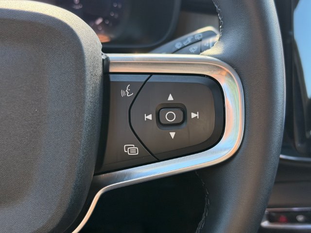 Certified 2025 Volvo XC40 B5 Ultra AWD/4WD image 30