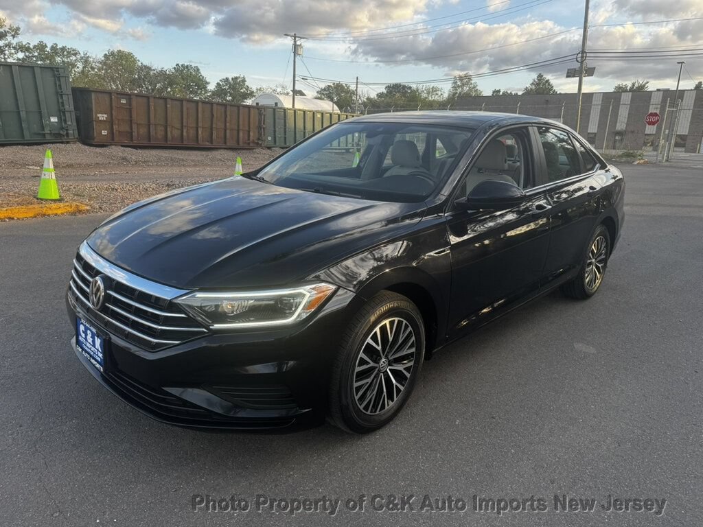 Used 2019 Volkswagen Jetta SEL w/ Cold Weather Package FWD image 1