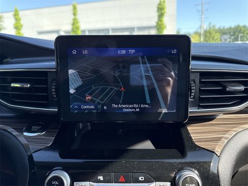 Used 2022 Ford Explorer Limited image 33