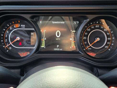 Used 2024 Jeep Wrangler Unlimited Rubicon AWD/4WD image 28