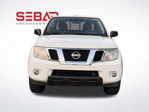 Used 2018 Nissan Frontier SV image 2