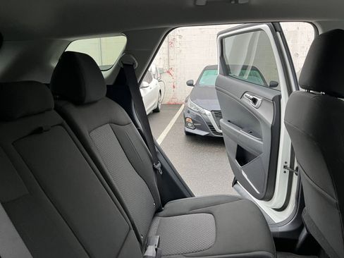 Used 2025 Kia Sportage LX image 36