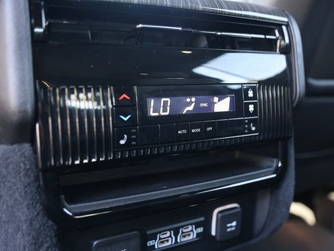 Used 2022 Jeep Wagoneer Series III w/ Convenience Group I image 25