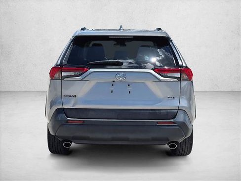 Used 2020 Toyota RAV4 XLE Premium FWD image 7