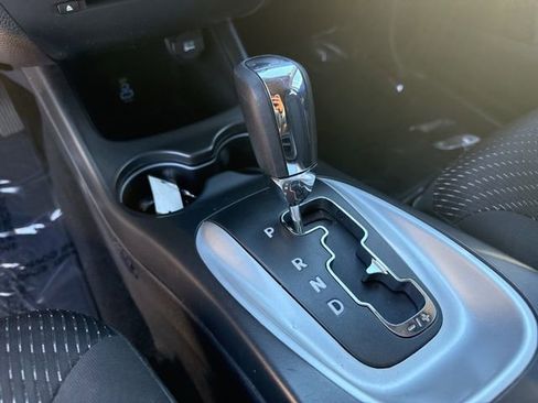 Used 2018 Dodge Journey SE image 30