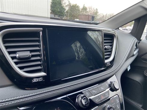 New 2026 Chrysler Pacifica Select image 18