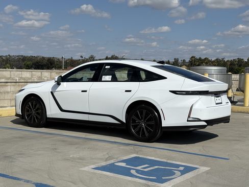 New 2026 Lexus ES 350e FWD image 9