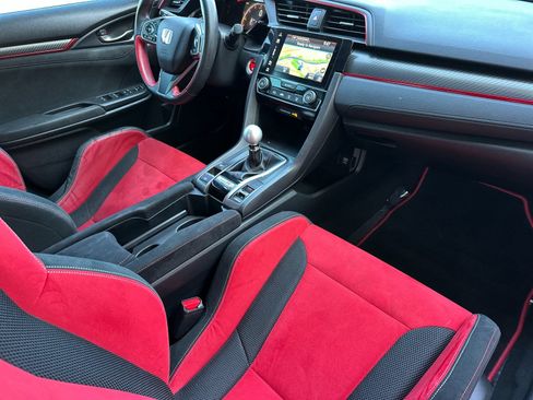 Used 2018 Honda Civic Type R image 16